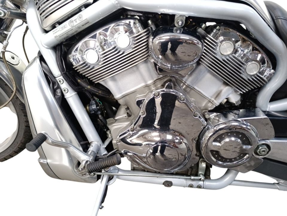 HARLEY-DAVIDSON V-ROD 1130 4