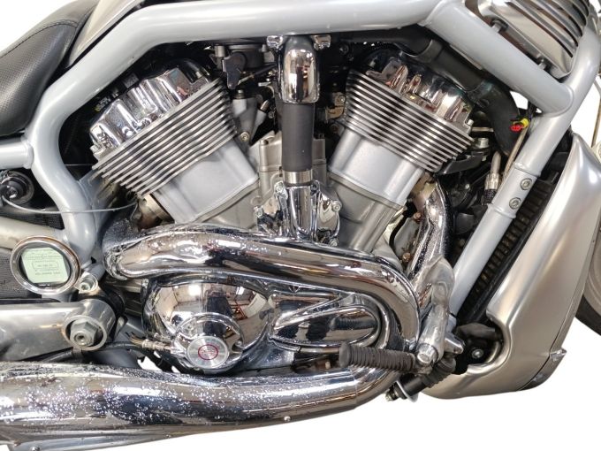 HARLEY-DAVIDSON V-ROD 1130 4