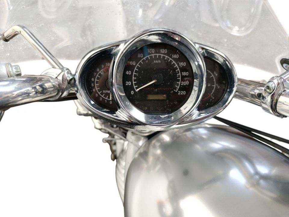 HARLEY-DAVIDSON V-ROD 1130 4