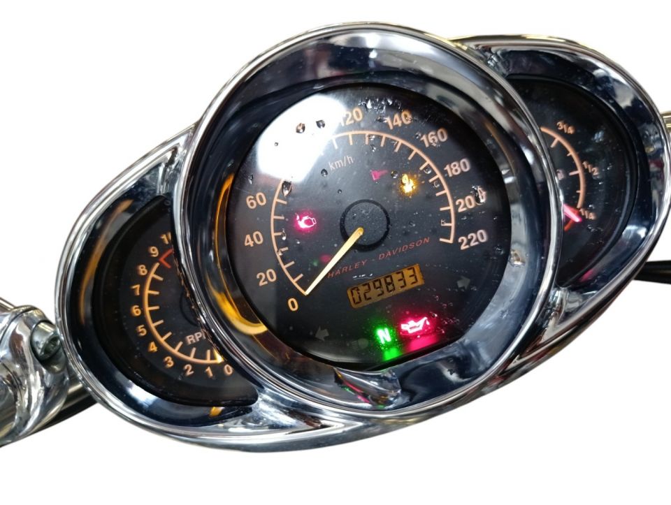 HARLEY-DAVIDSON V-ROD 1130 4