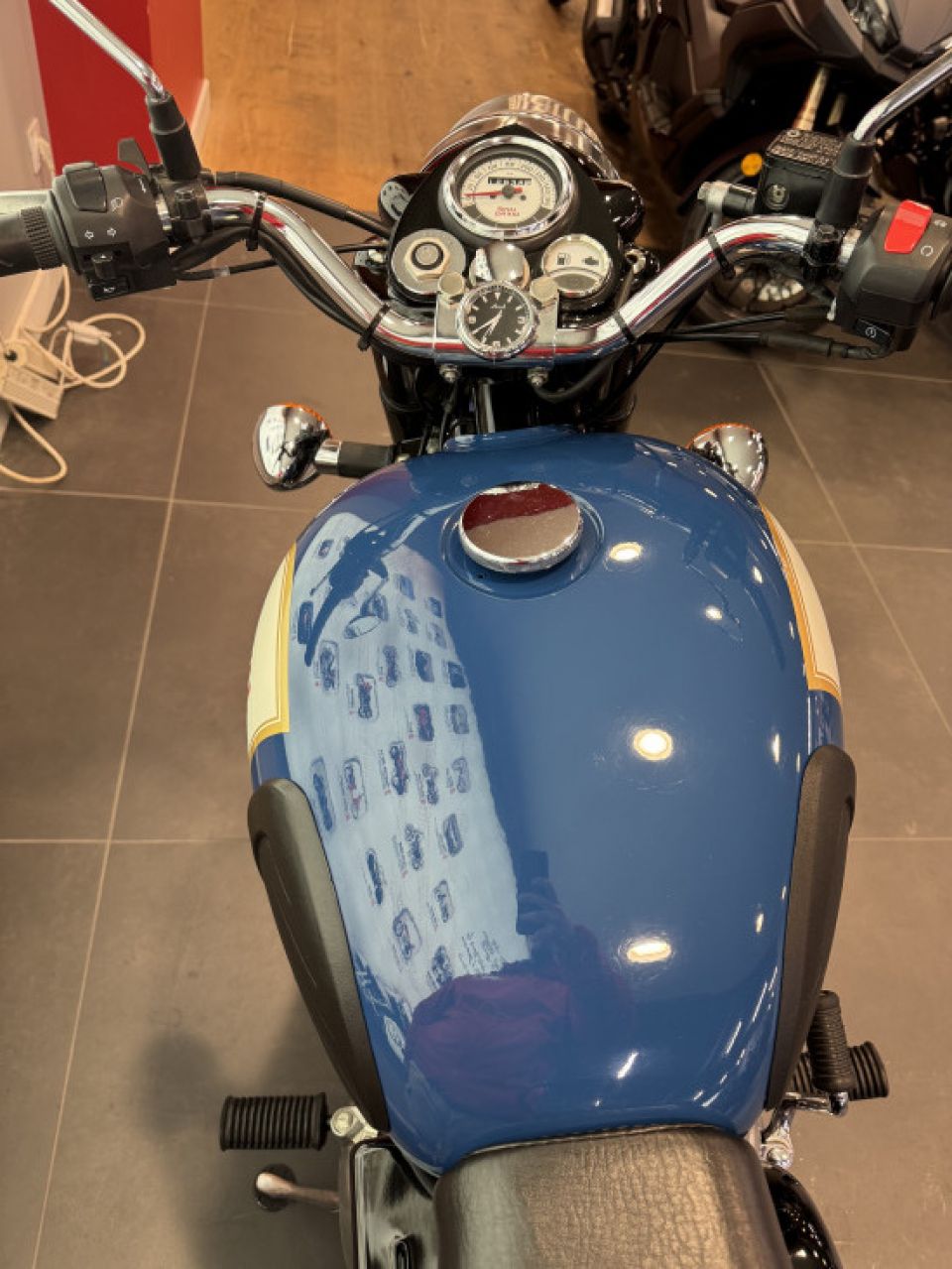 ROYAL ENFIELD BULLET 500 CLASSIC 4