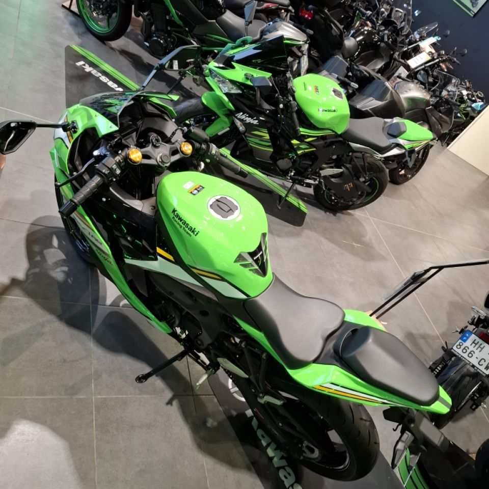 KAWASAKI ZX4RR 4