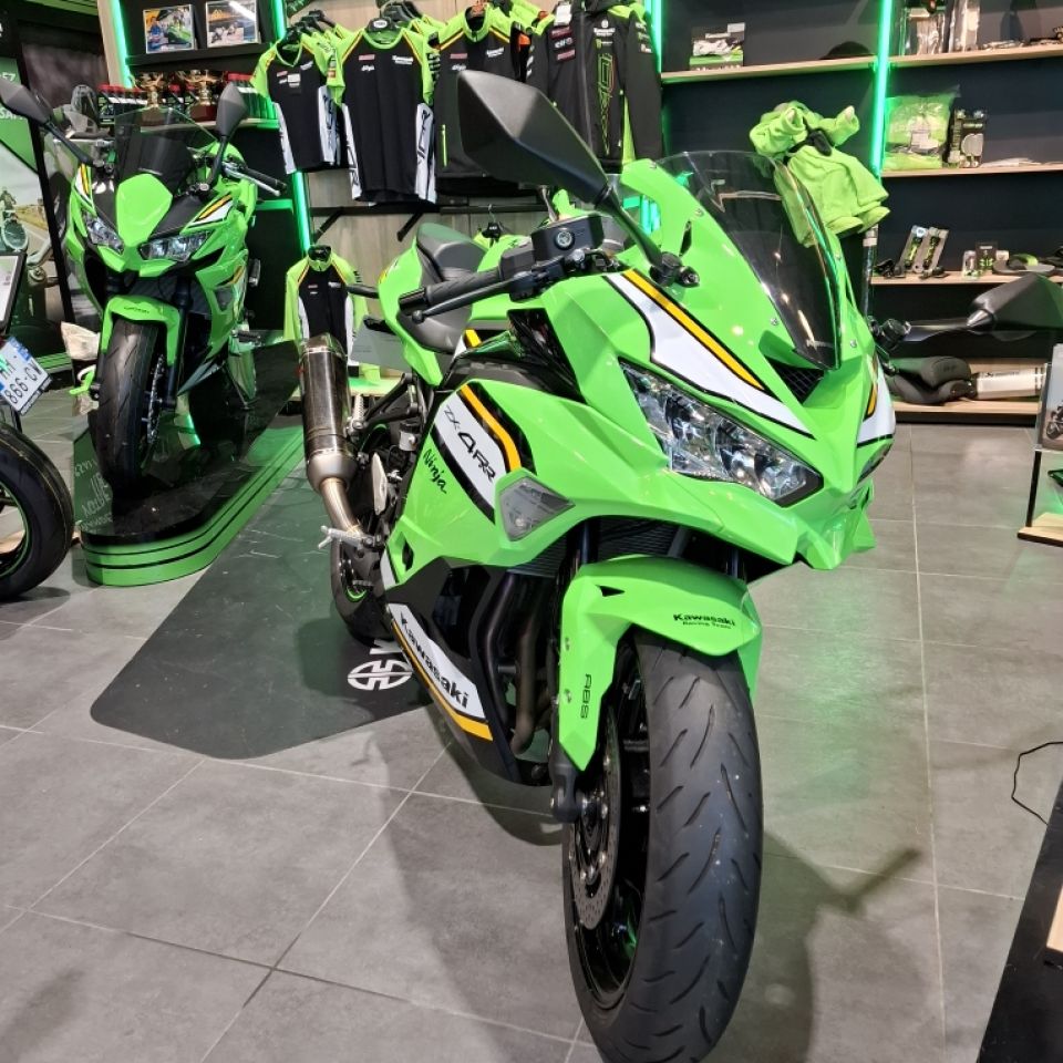 KAWASAKI ZX4RR 4