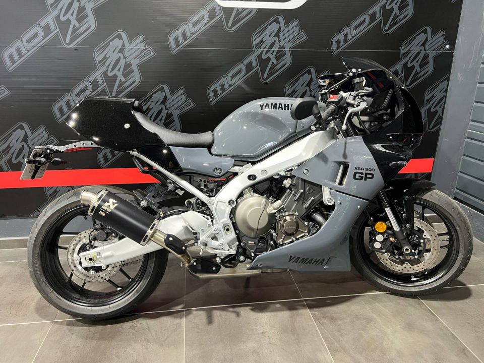 YAMAHA XSR 900 GP 4