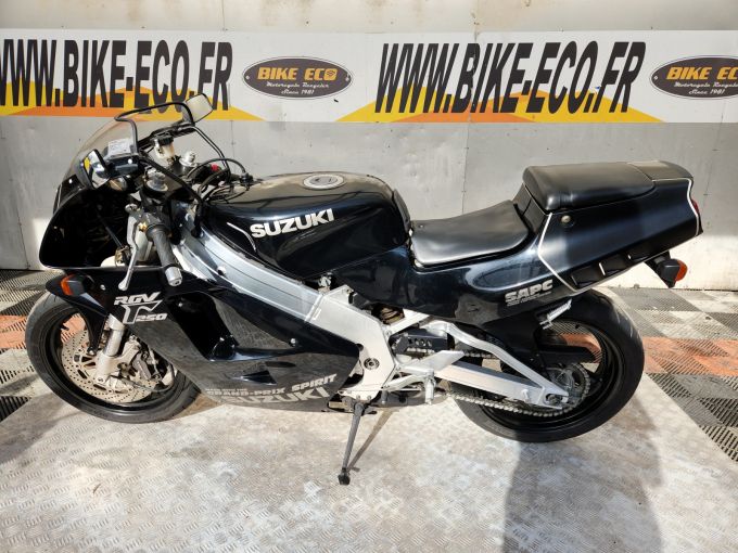 SUZUKI RGV 4