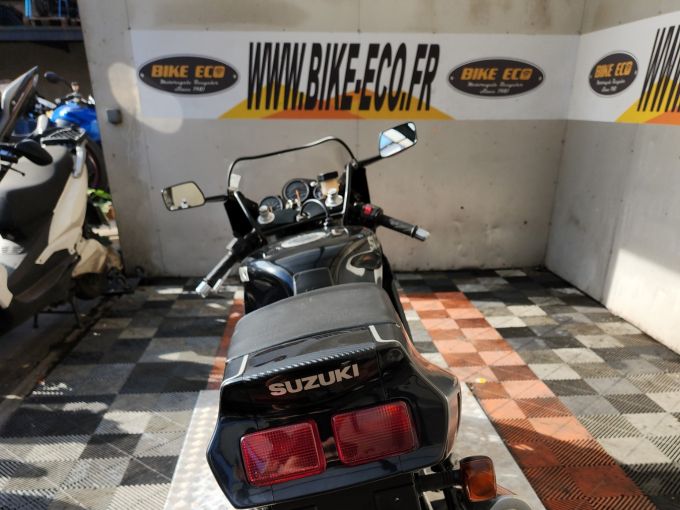 SUZUKI RGV 4
