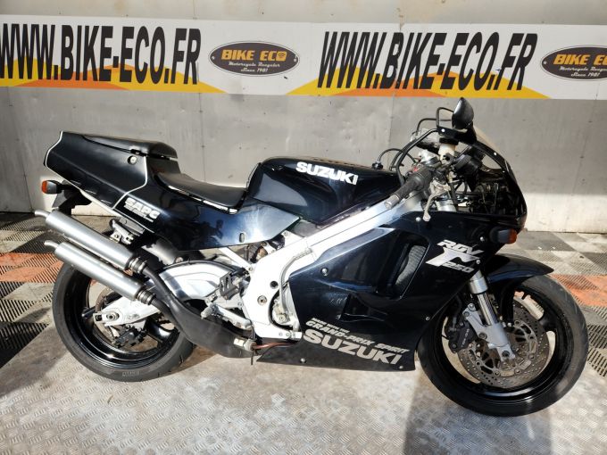 SUZUKI RGV 4