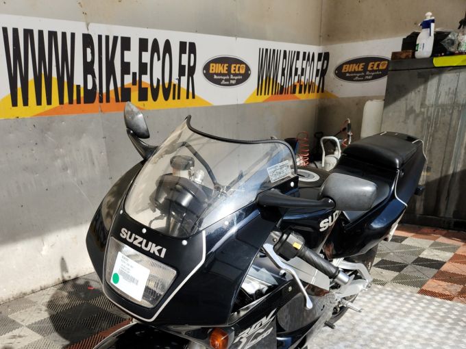 SUZUKI RGV 4