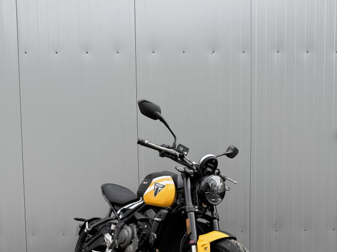TRIUMPH TRIDENT 660 4