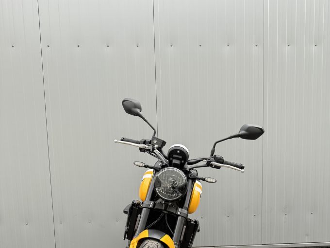 TRIUMPH TRIDENT 660 4