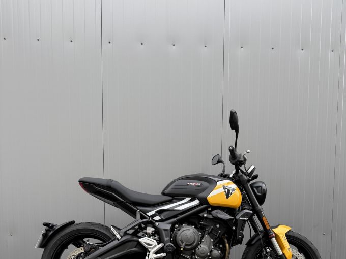 TRIUMPH TRIDENT 660 4