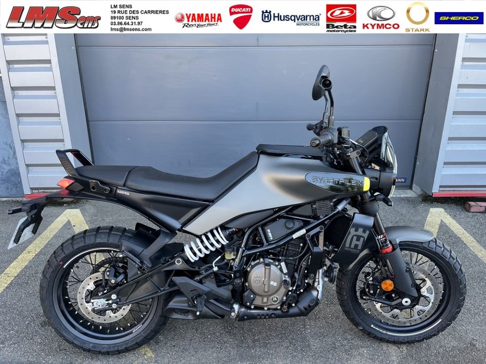 HUSQVARNA SVARTPILEN 125 ABS 4