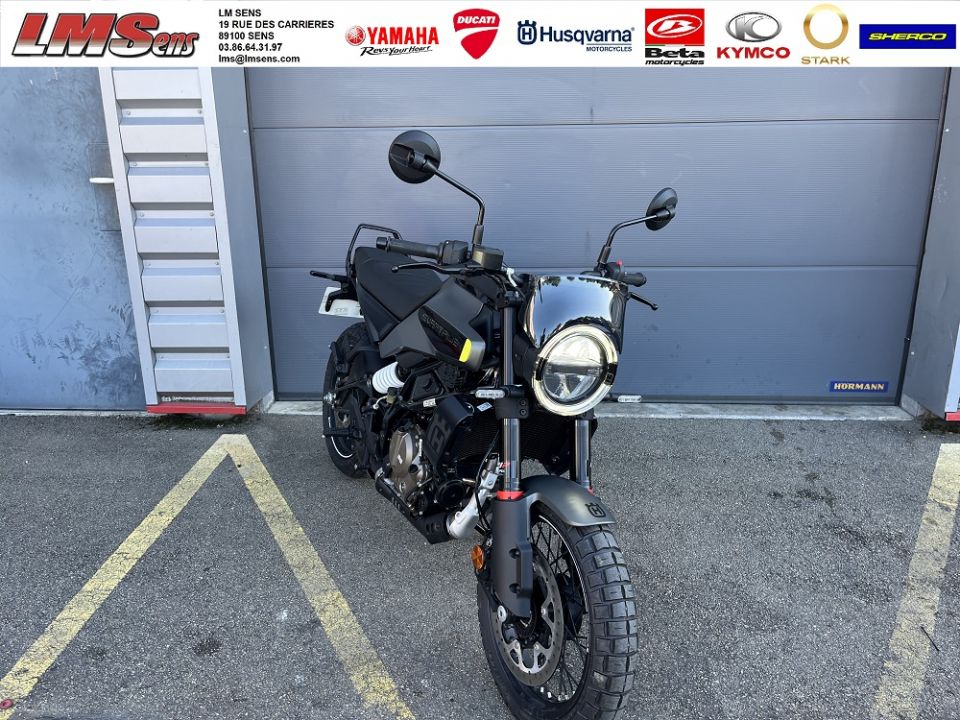 HUSQVARNA SVARTPILEN 125 ABS 4