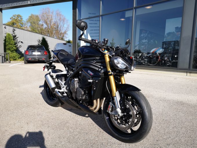 TRIUMPH SPEED TRIPLE 1200 RS 4