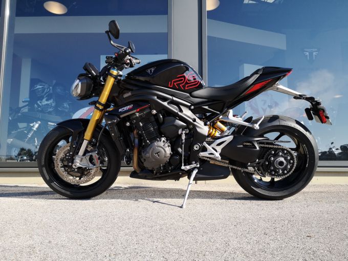 TRIUMPH SPEED TRIPLE 1200 RS 4