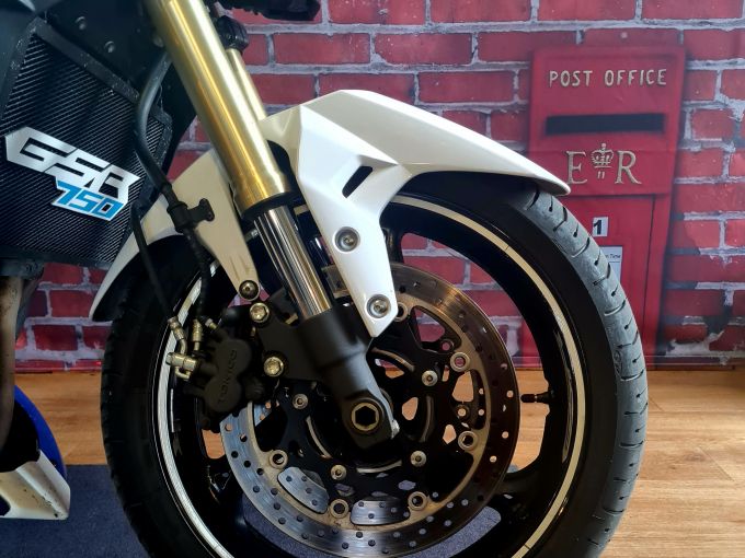 SUZUKI GSX-S 750 4