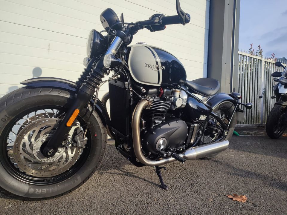 TRIUMPH Bonneville Bobber 1200 4