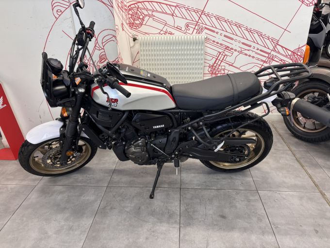 YAMAHA XSR 700 XTRIBUTE 4