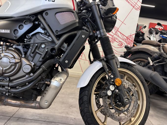 YAMAHA XSR 700 XTRIBUTE 4