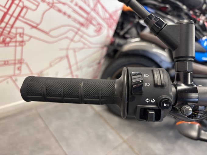 YAMAHA XSR 700 XTRIBUTE 4
