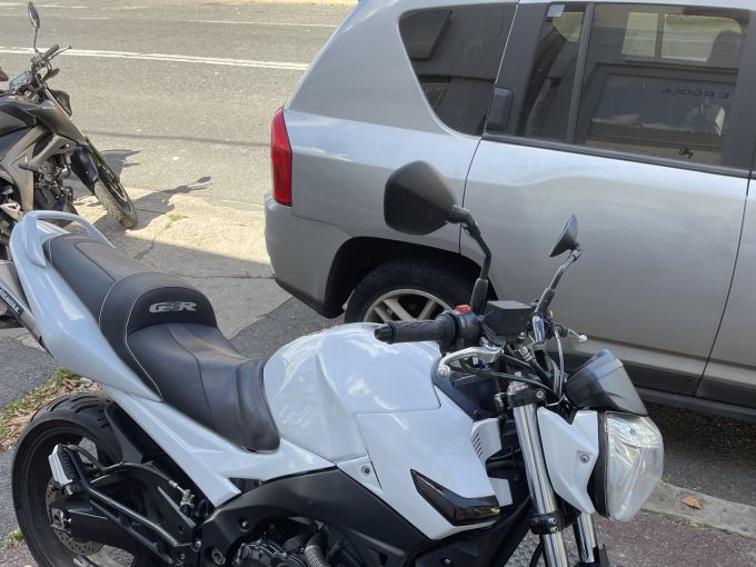 SUZUKI GSR 600 4