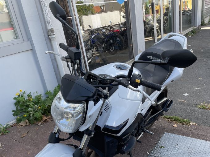 SUZUKI GSR 600 4