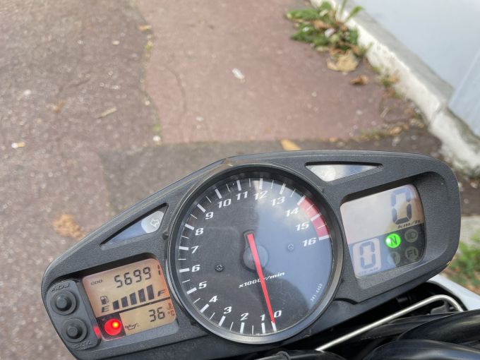 SUZUKI GSR 600 4