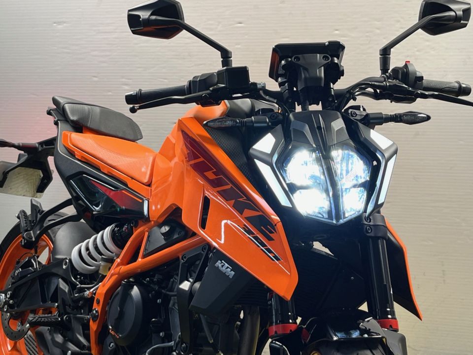 KTM 390 DUKE 4