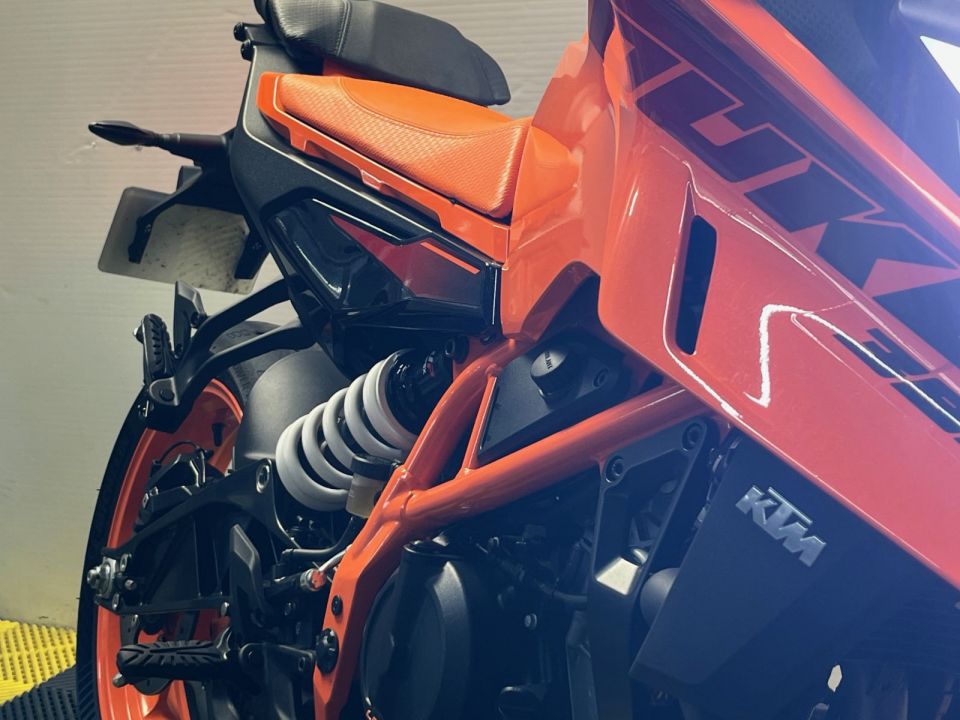 KTM 390 DUKE 4