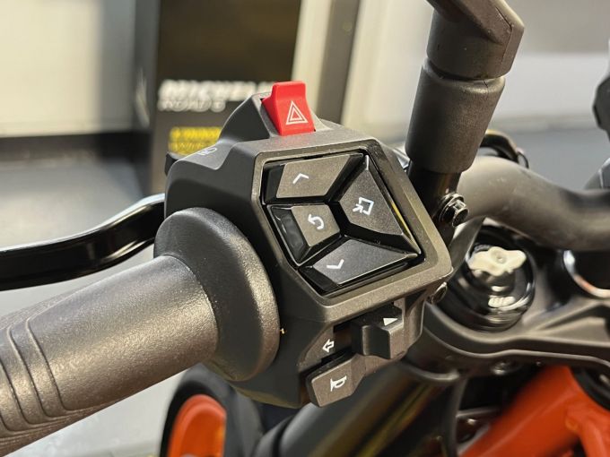 KTM 390 DUKE 4