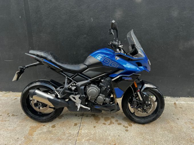 TRIUMPH TIGER 800 4