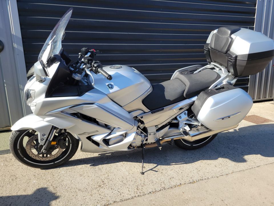 YAMAHA FJR 1300 AE 4