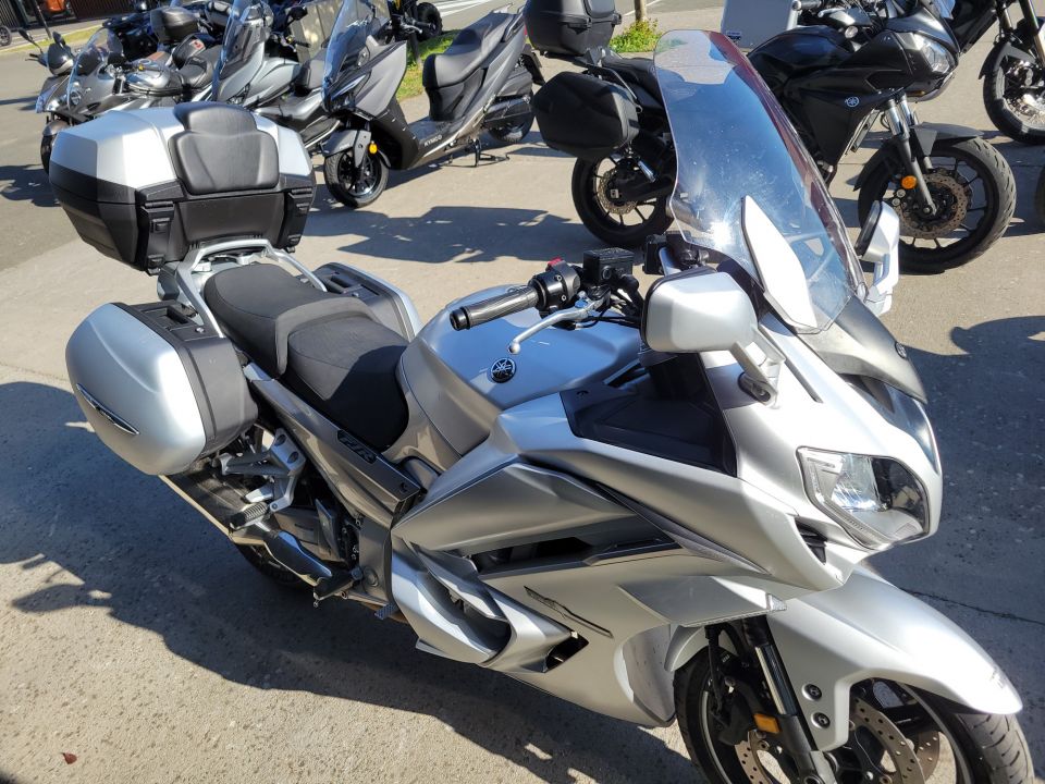 YAMAHA FJR 1300 AE 4