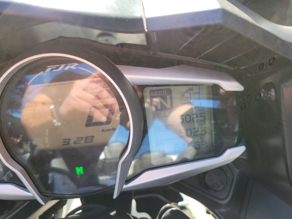 YAMAHA FJR 1300 AE 4