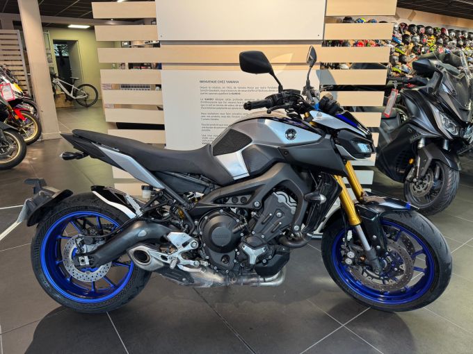 YAMAHA MT-09 SP 4