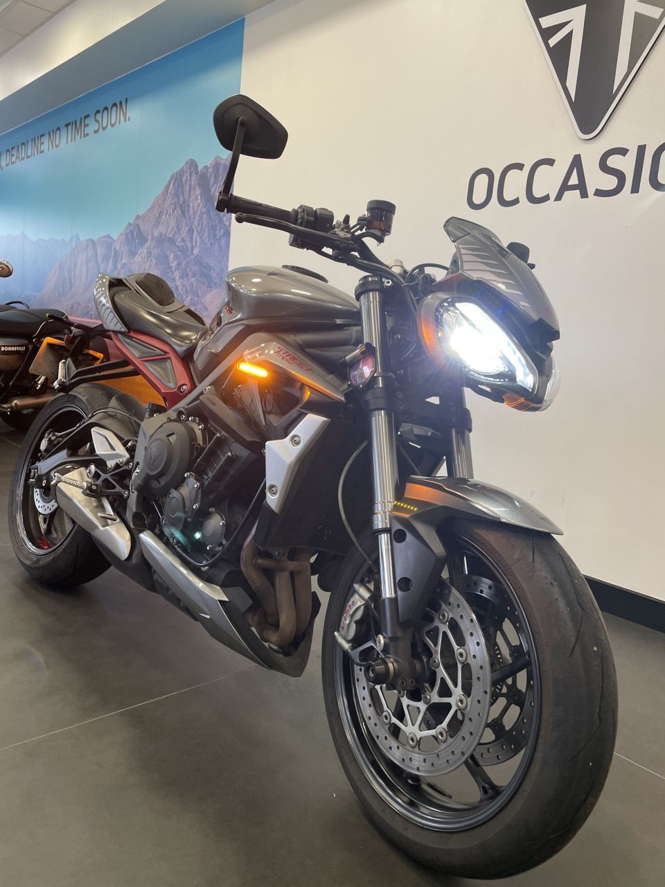 TRIUMPH STREET TRIPLE 765 RS 4