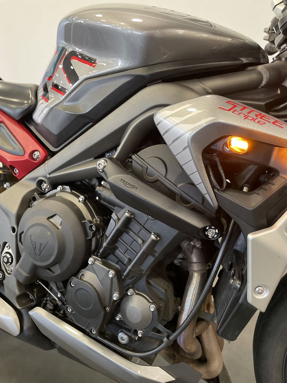 TRIUMPH STREET TRIPLE 765 RS 4