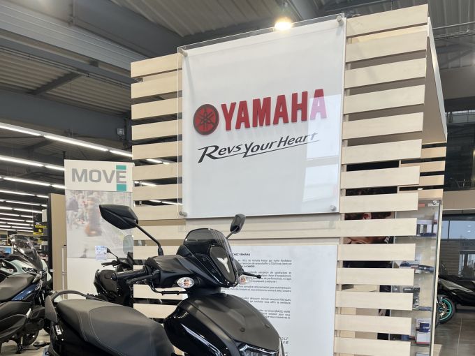 YAMAHA RayZR 125 4