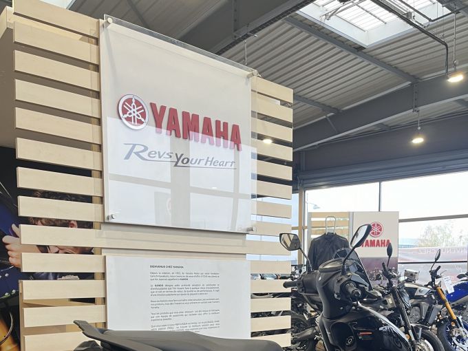 YAMAHA RayZR 125 4