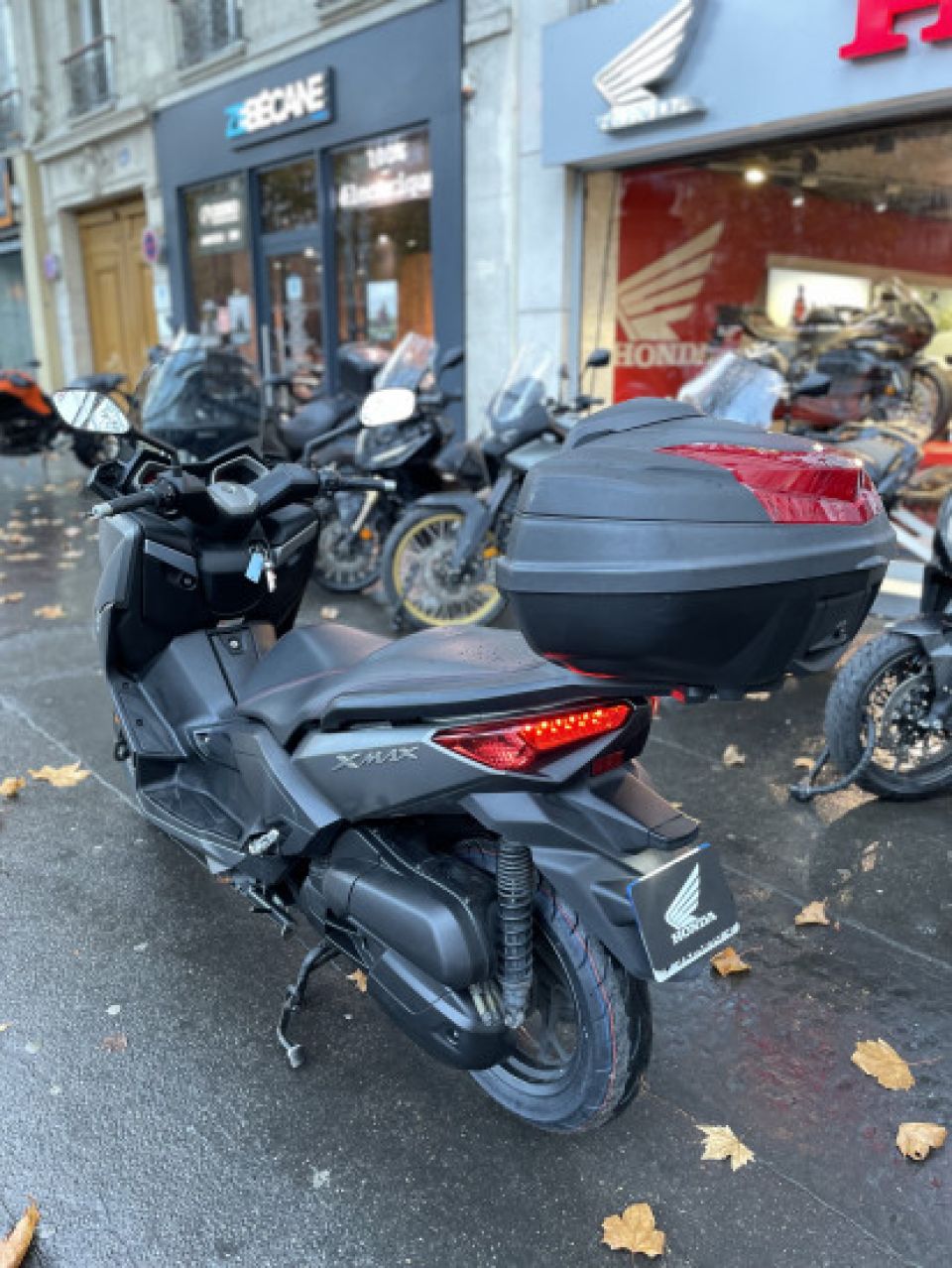 YAMAHA XMAX 125 4