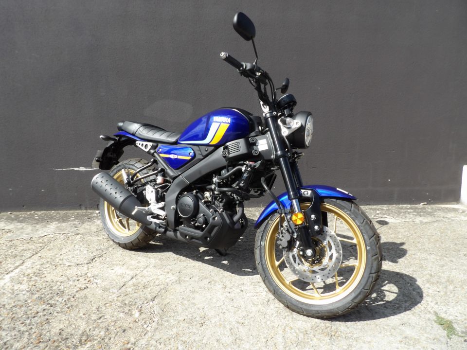 YAMAHA XSR 125 4