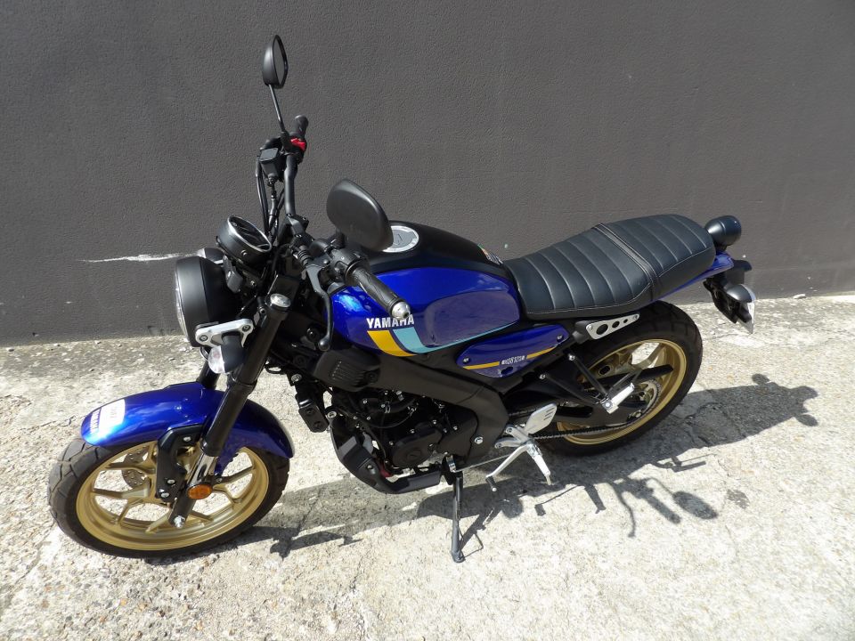 YAMAHA XSR 125 4