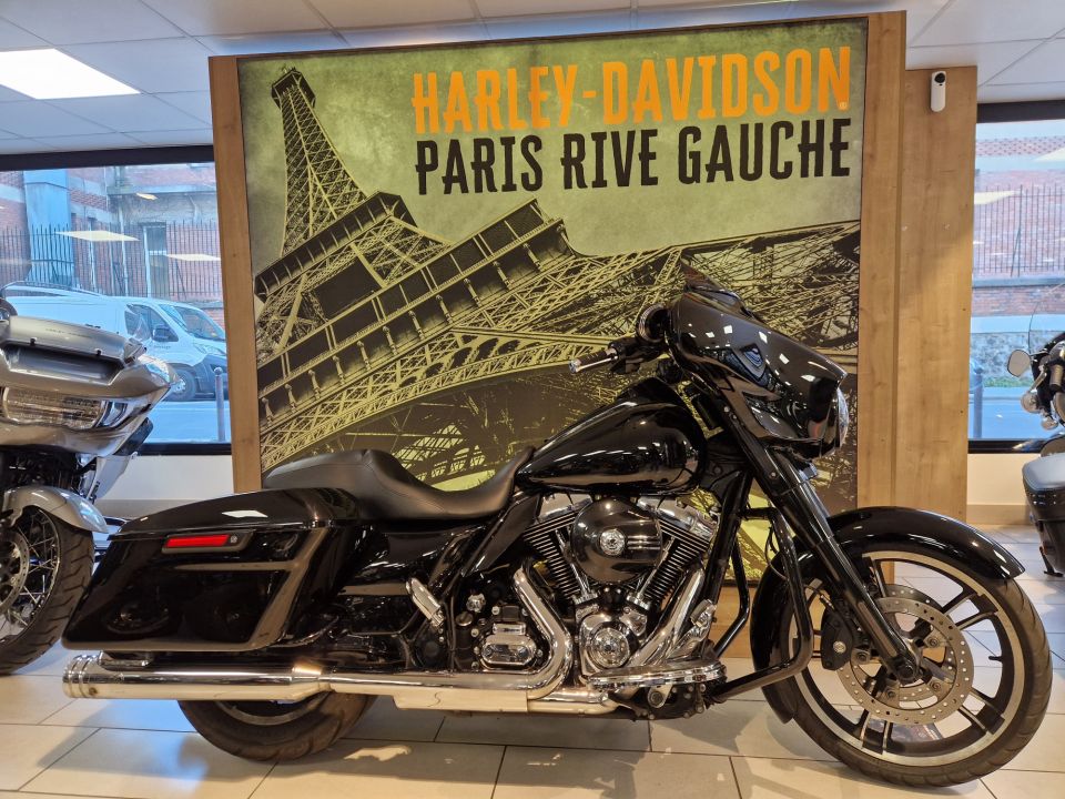 HARLEY-DAVIDSON TOURING STREET GLIDE 1923 CVO  4