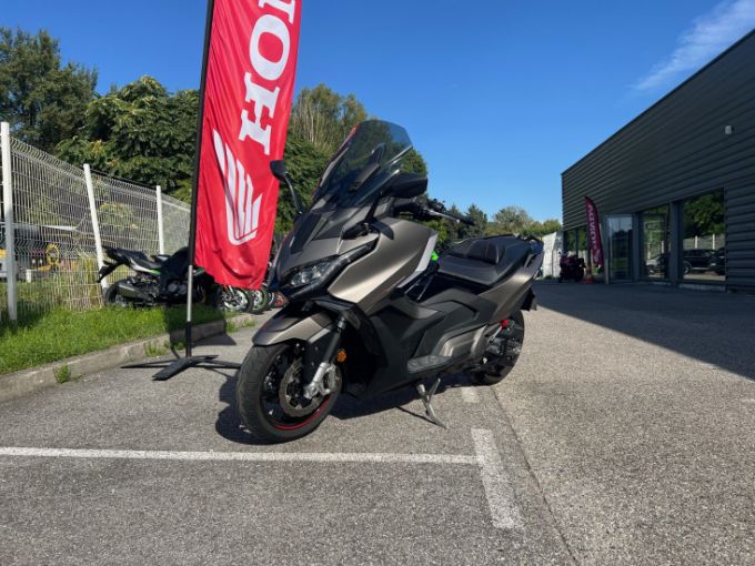KYMCO AK 550 4