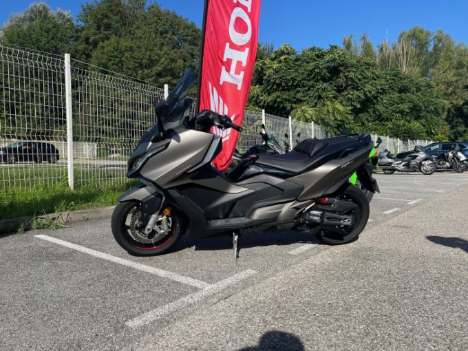 KYMCO AK 550 4