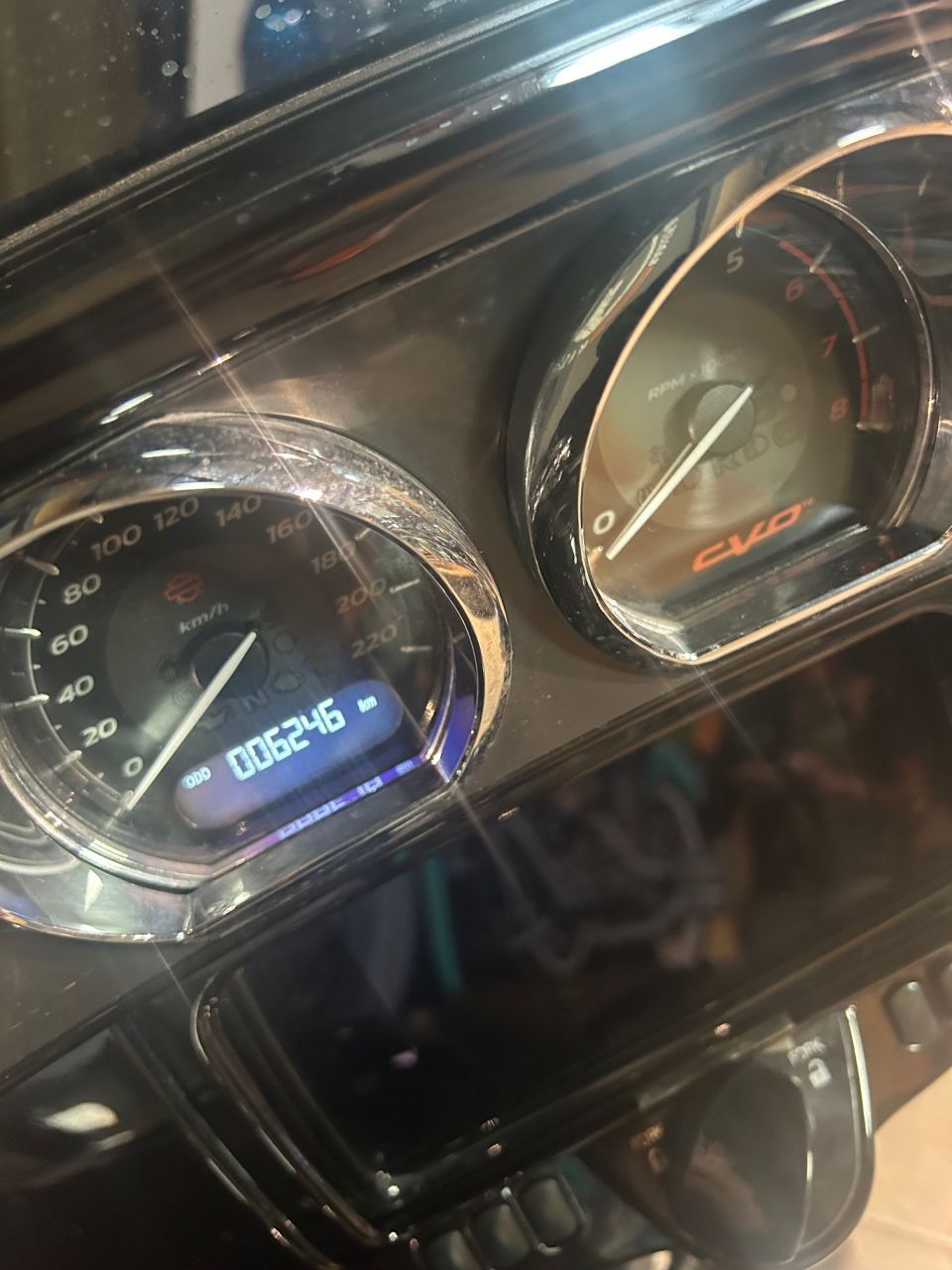 HARLEY-DAVIDSON TOURING STREET GLIDE 1923 CVO  4