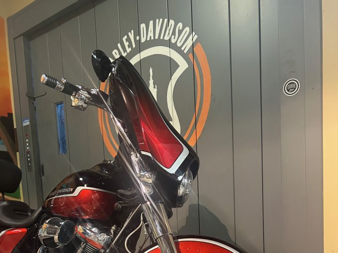 HARLEY-DAVIDSON TOURING STREET GLIDE 1923 CVO  4