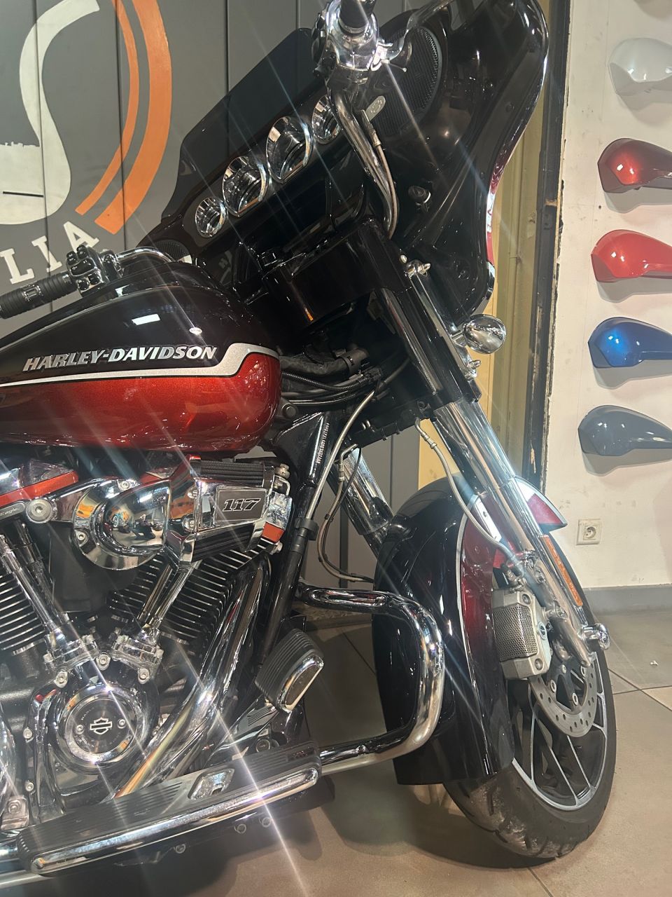 HARLEY-DAVIDSON TOURING STREET GLIDE 1923 CVO  4