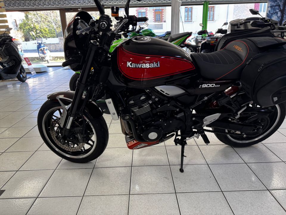 KAWASAKI Z 900 RS 4