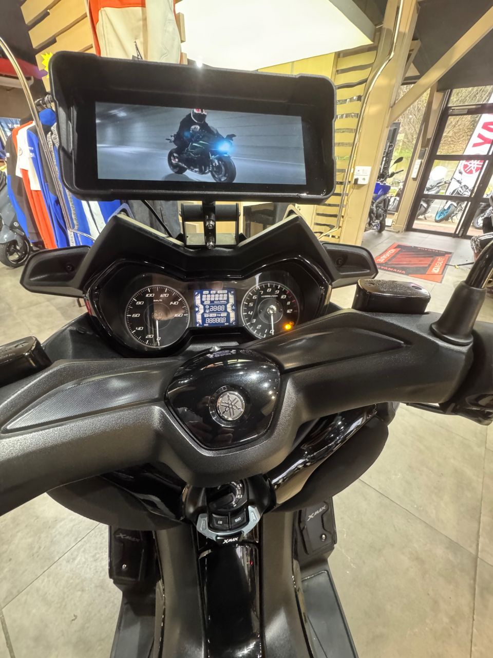 YAMAHA X-MAX 125 TECH MAX 4